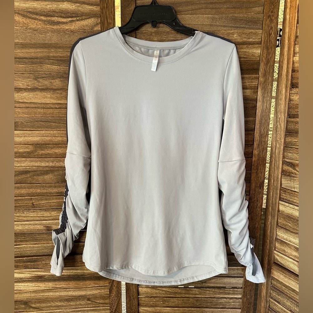 Fabletics Gray Long Sleeve Active Yoga Workout Top